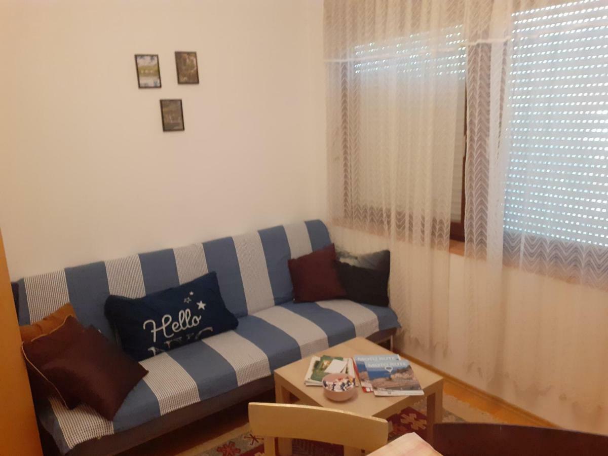 Licko Petrovo Selo Apartman Dosen מראה חיצוני תמונה