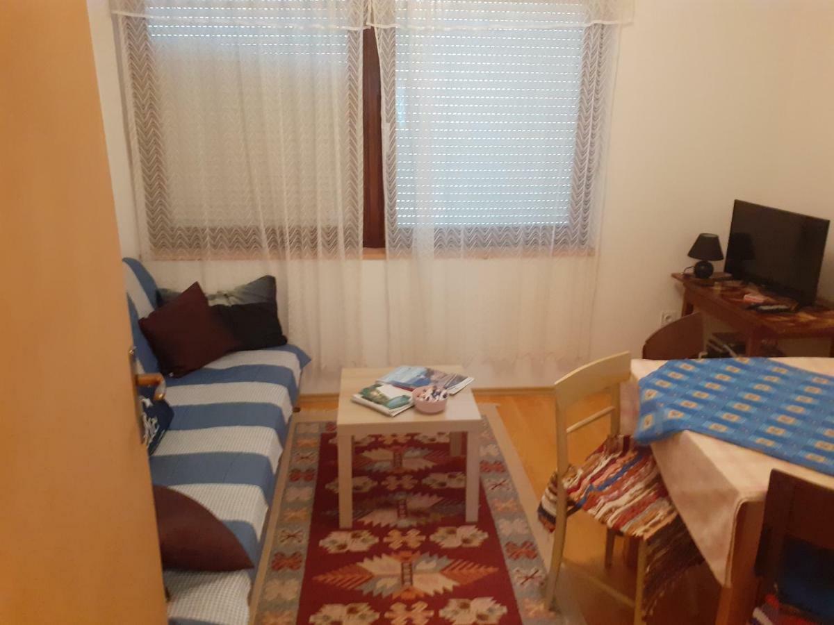 Licko Petrovo Selo Apartman Dosen מראה חיצוני תמונה