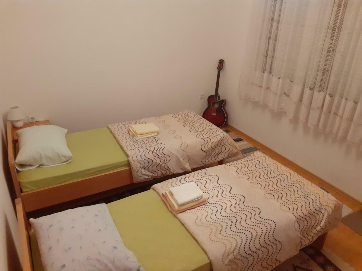 Licko Petrovo Selo Apartman Dosen מראה חיצוני תמונה